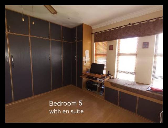 5 BEDROOM HOUSE FOR SALE IN OVERPORT